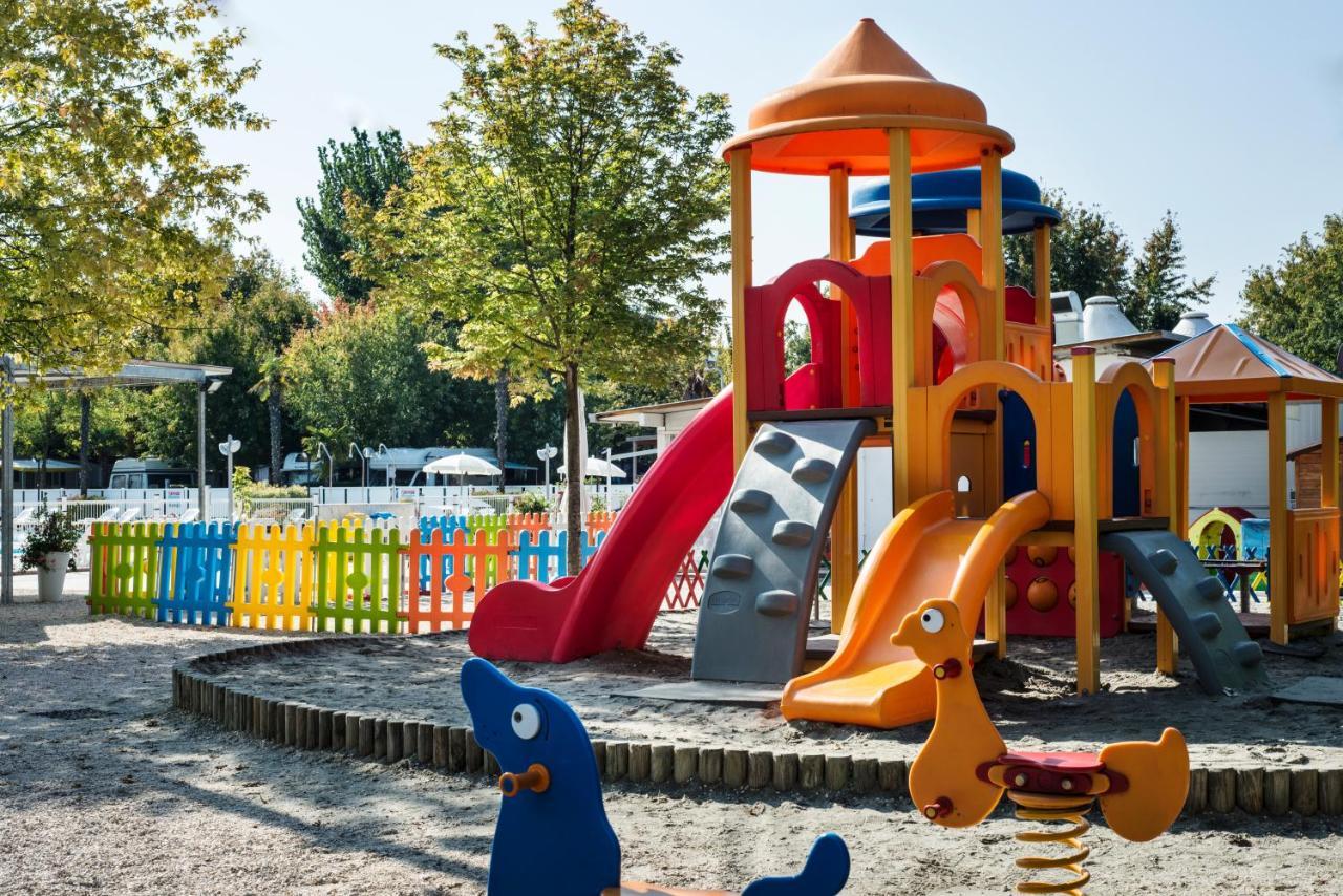 Happy Camp Mobile Homes In Butterfly Camping Village Peschiera del Garda Luaran gambar